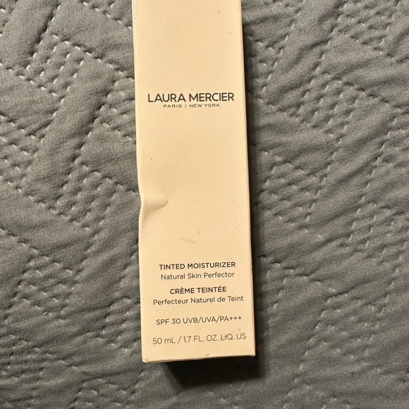 Laura Mercier Tinted Moisturizer - Picture 2 of 5